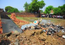 Humiliations For Both Filthy Dogs And Swines modi And doval As Brave Freedom Fighters Successfully Destroys indian air force MiG-29 Fighter Jet With SAM In agra Near indian Occupied uttar pradesh